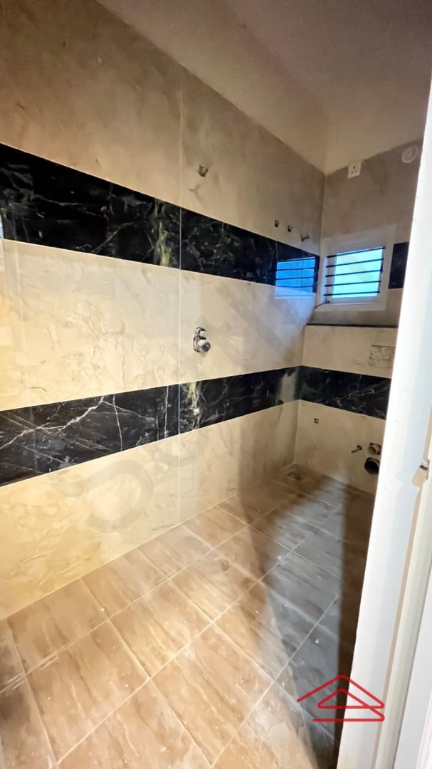 Sub Unit : bathrooms 3
