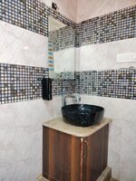 bathroom 4