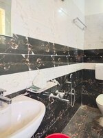 Sub Unit : bathrooms 3