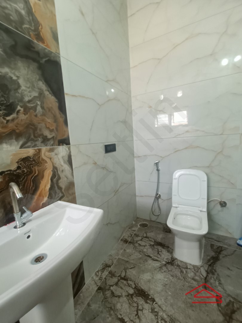 Sub Unit : bathrooms 4