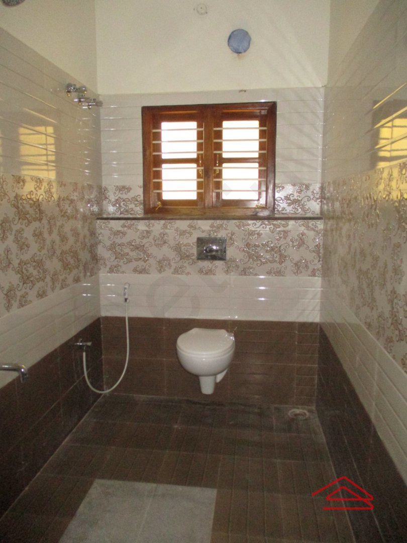 Sub Unit : bathrooms 3