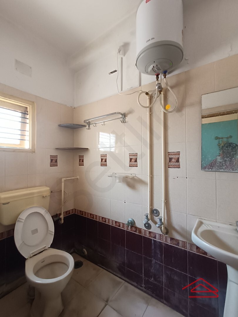 Sub Unit : bathrooms 3