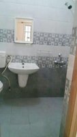 Sub Unit : bathrooms 1
