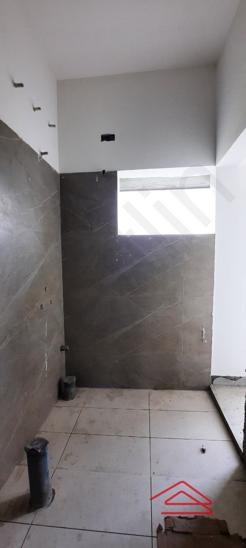 Sub Unit : bathrooms 4