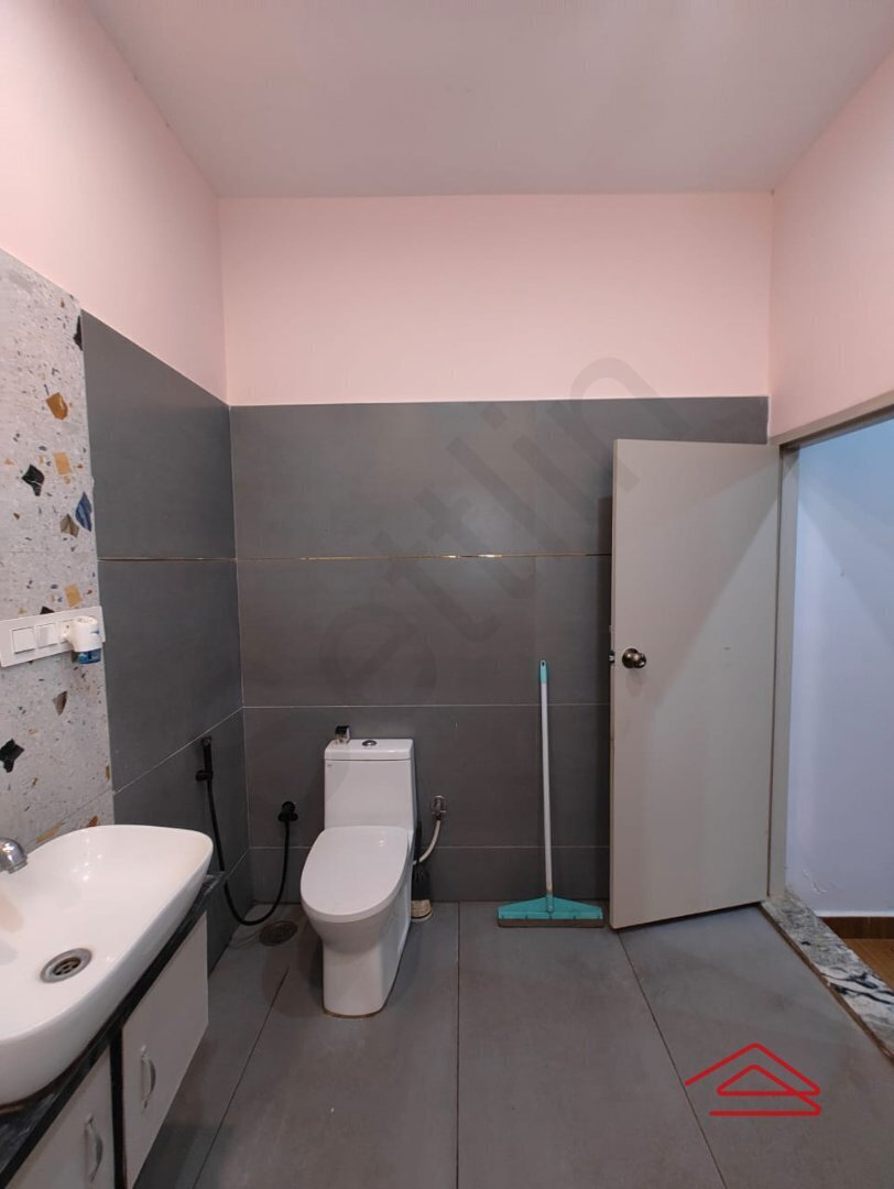 bathroom 4