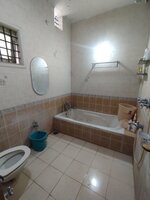 bathrooms 4
