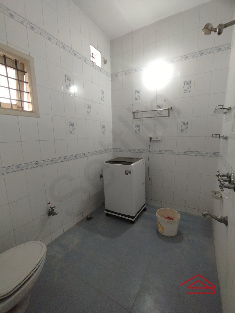 bathrooms 5