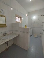 bathrooms 5