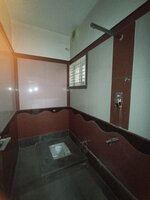 bathrooms 6