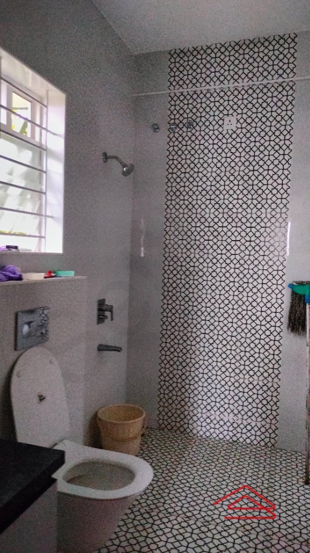 bathrooms 8