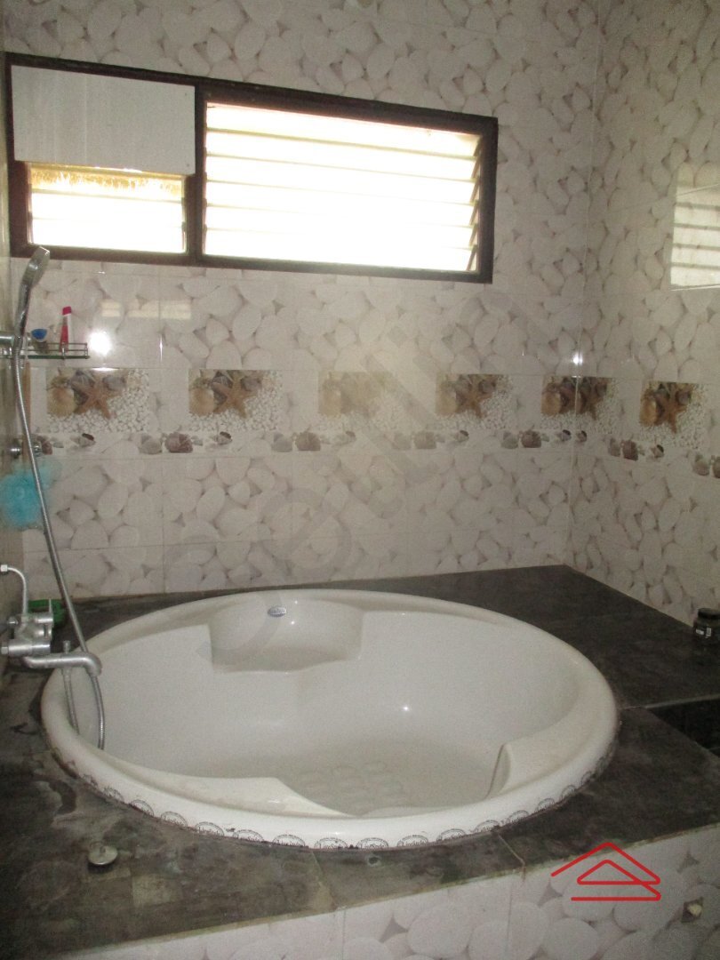 Sub Unit : bathrooms 2