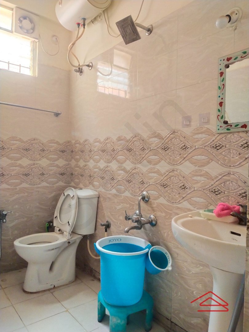 Bathroom 2 attached