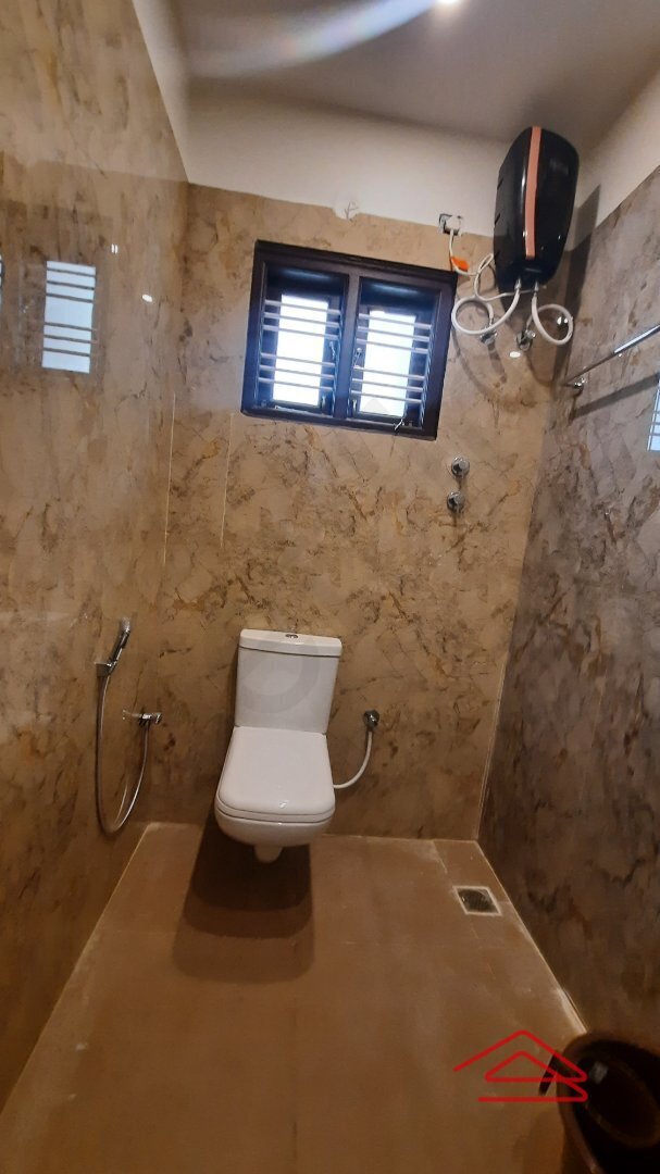 Sub Unit : bathrooms 2