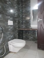 Sub Unit : bathrooms 3