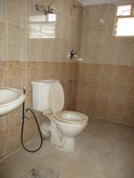 Bathroom 2(common)