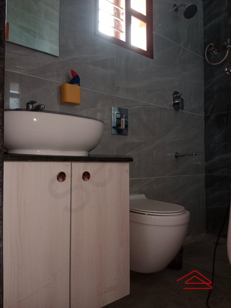 bathroom 4