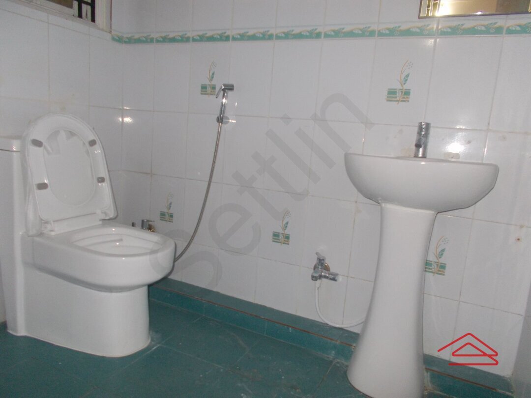 bathroom 4