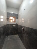 Sub Unit : bathrooms 4