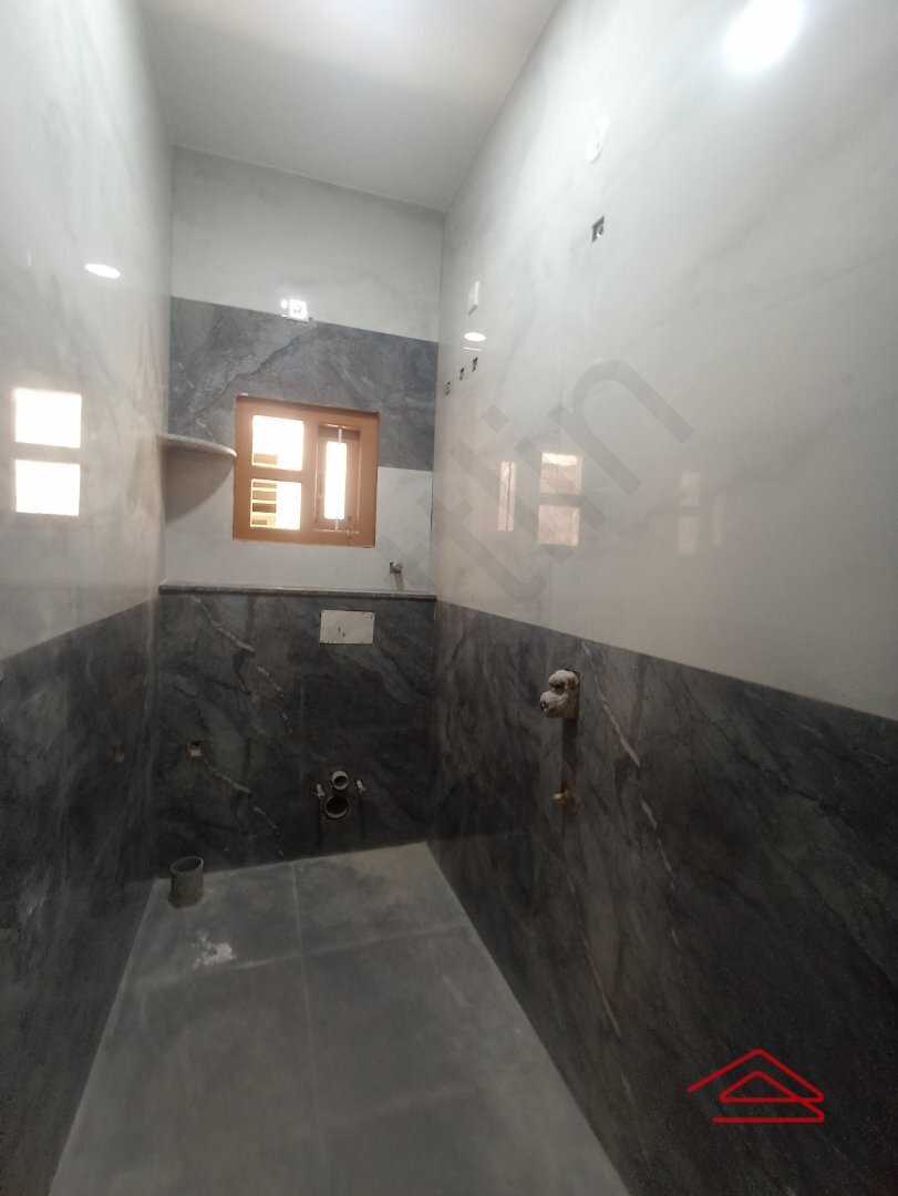 Sub Unit : bathrooms 4