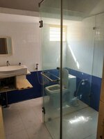 Sub Unit : bathrooms 4