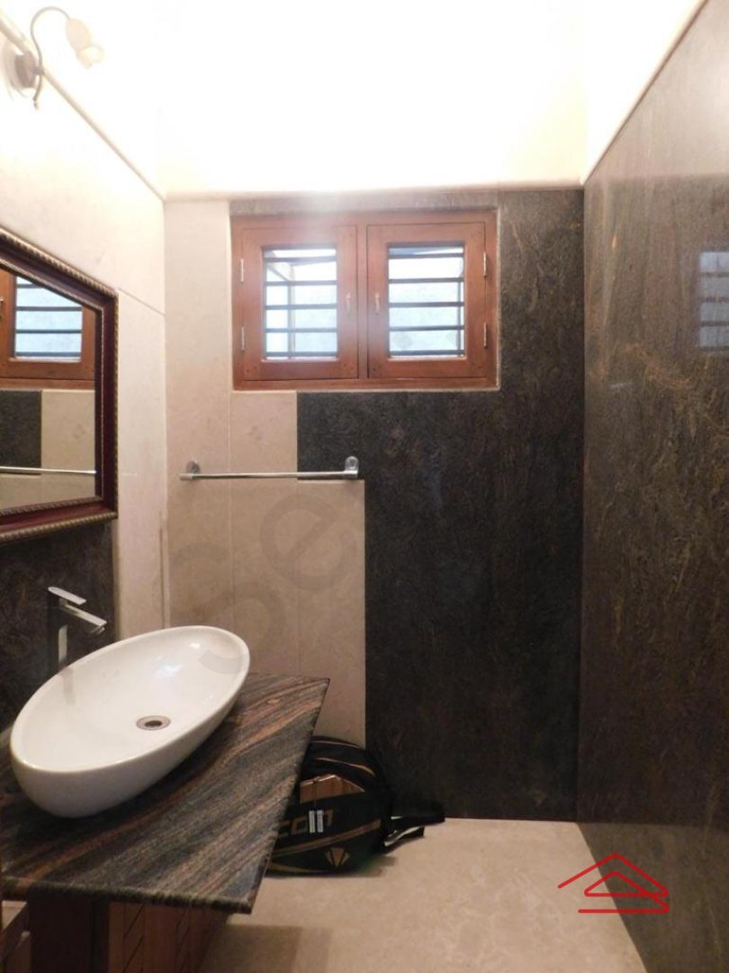 bathrooms 4