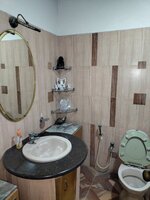 bathrooms 5