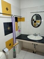 bathrooms 6