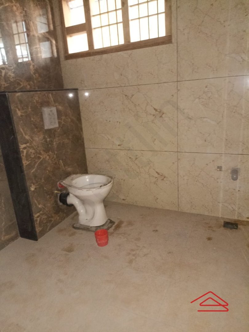 bathrooms 5