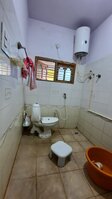 bathrooms 6