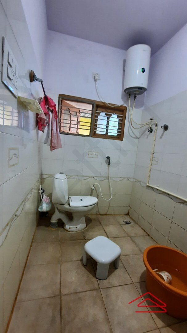 bathrooms 6