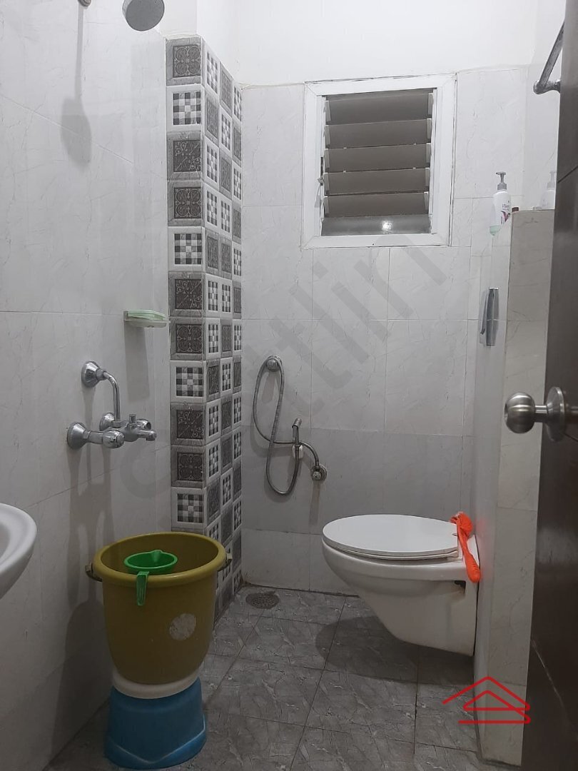 Sub Unit : bathrooms 4