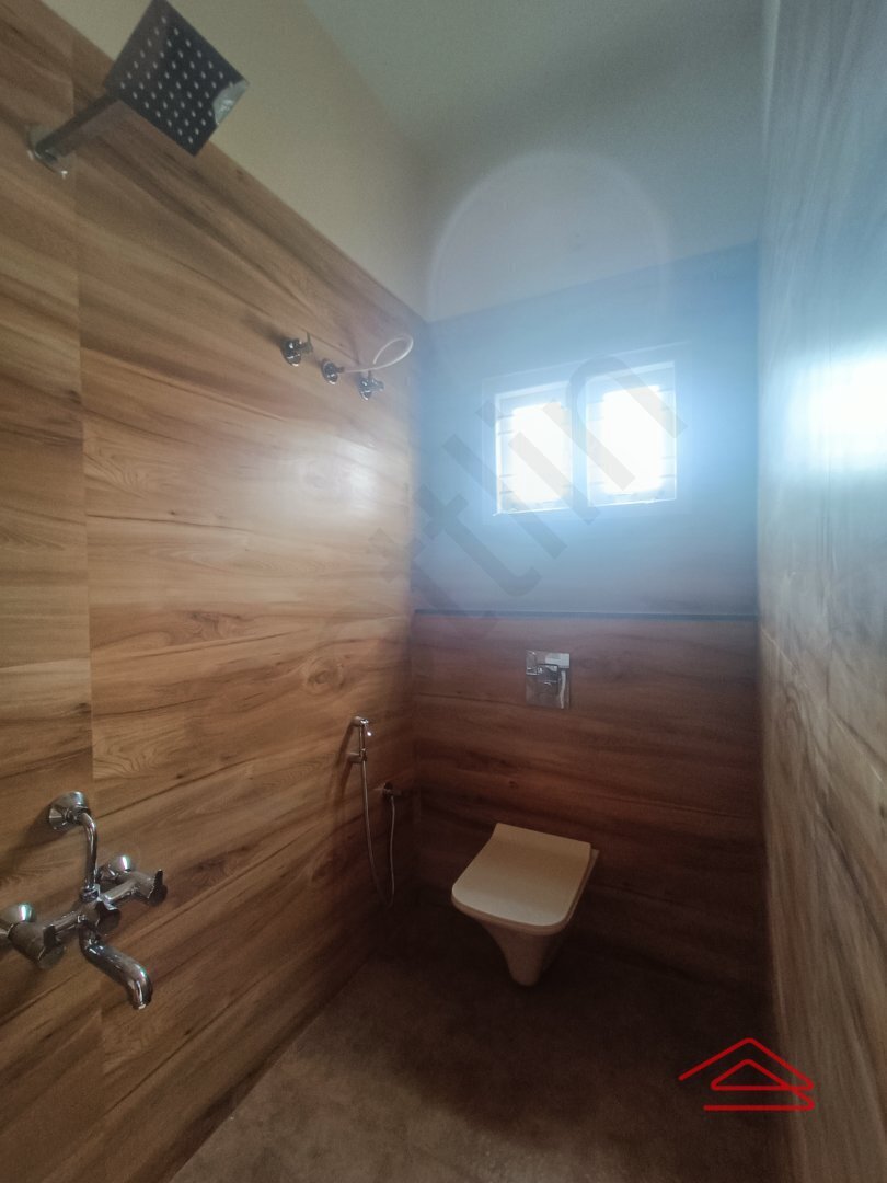 bathroom 4