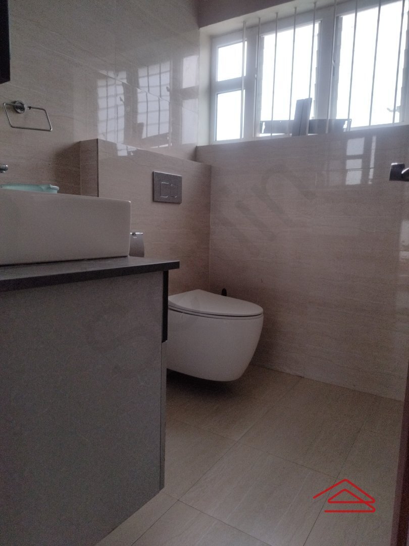 bathrooms 5