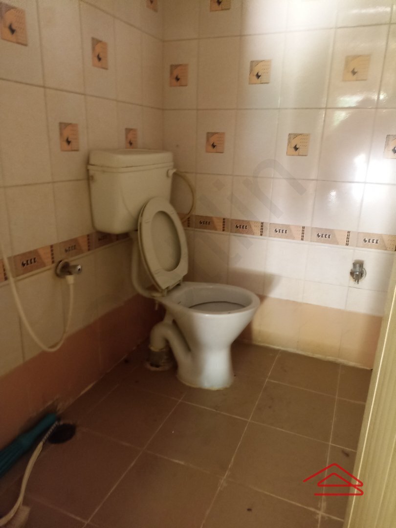 Sub Unit : bathrooms 1