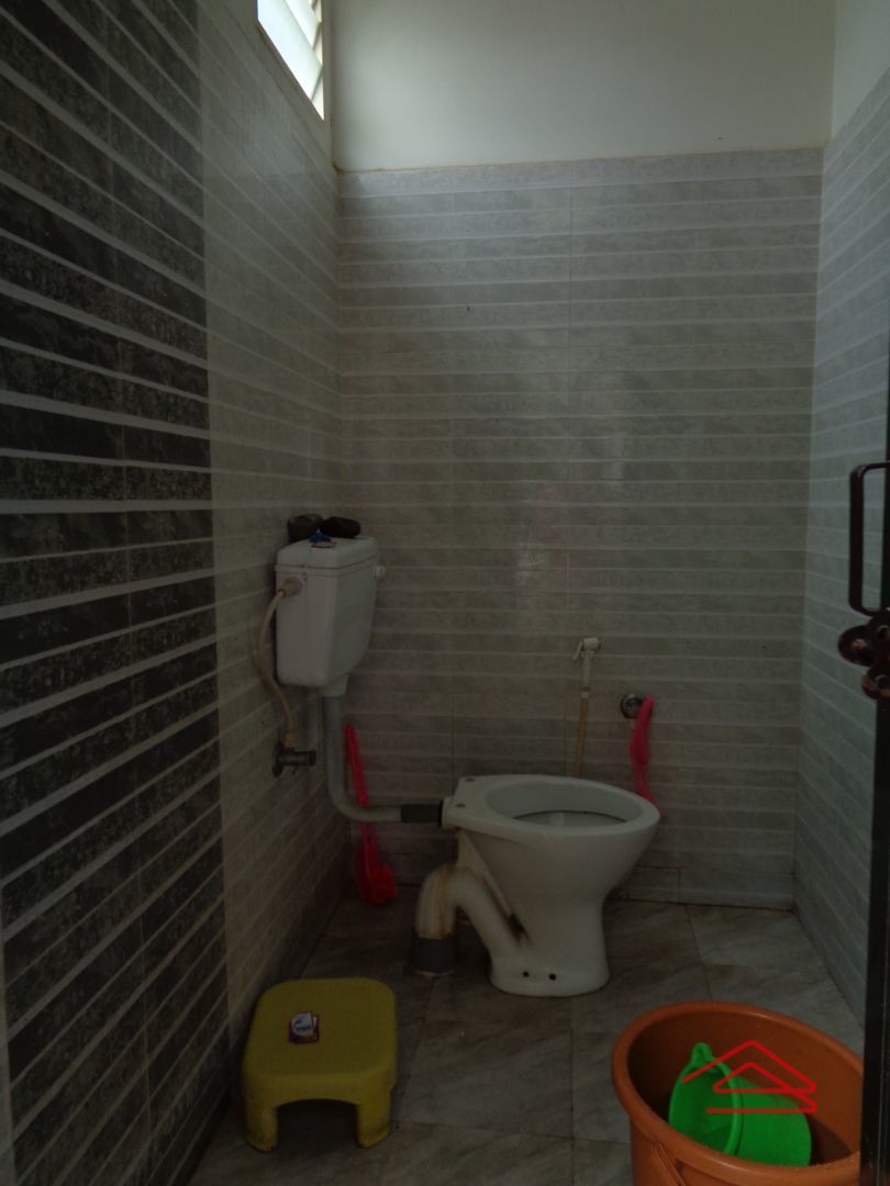 Sub Unit : Bathroom 2