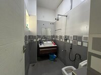 bathrooms 1