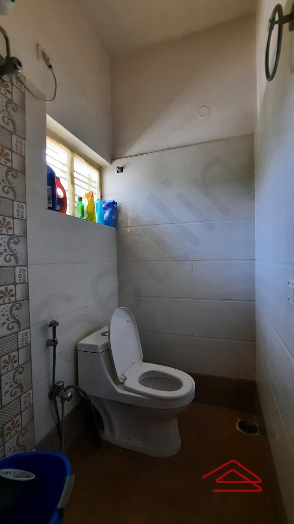Sub Unit : bathrooms 3