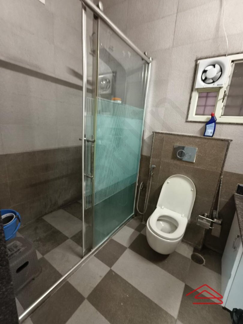 Sub Unit : bathrooms 4