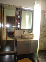 Sub Unit : bathrooms 2