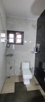 Sub Unit : bathrooms 3