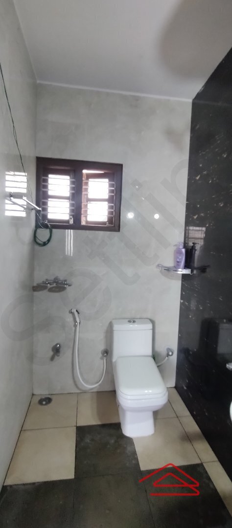 Sub Unit : bathrooms 3