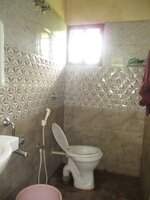 bathrooms 1