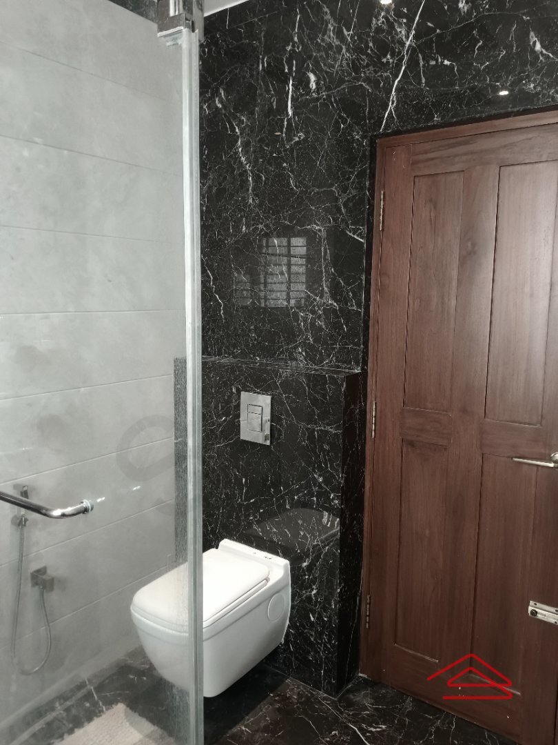 Sub Unit : bathrooms 5