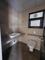 Servant Bathroom 1