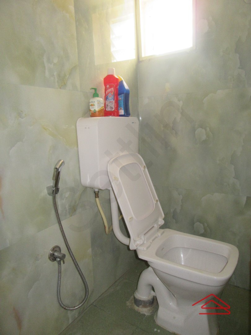 Sub Unit : bathrooms 4