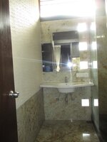 Sub Unit : bathrooms 4