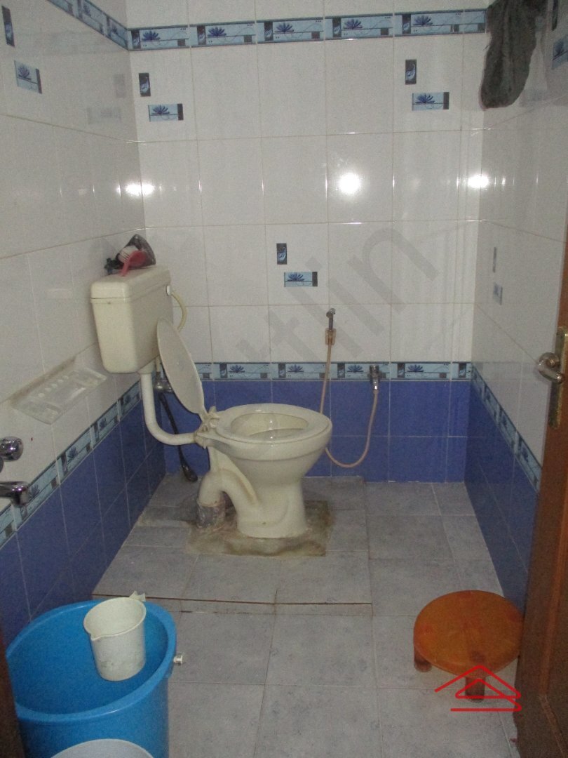 bathroom 4